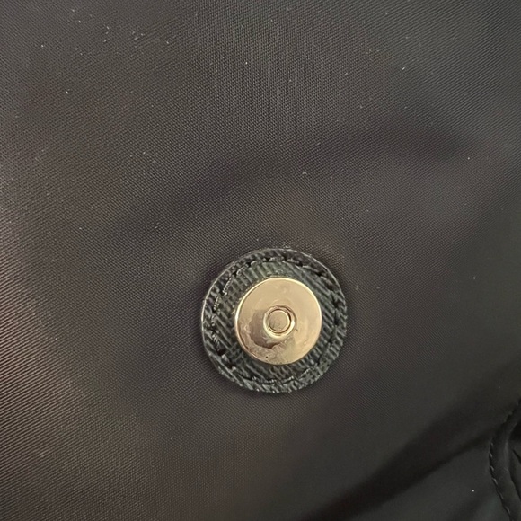 Kate Spade Black and Gold Crossbody Bag with Flap Design - Picture 11 of 13